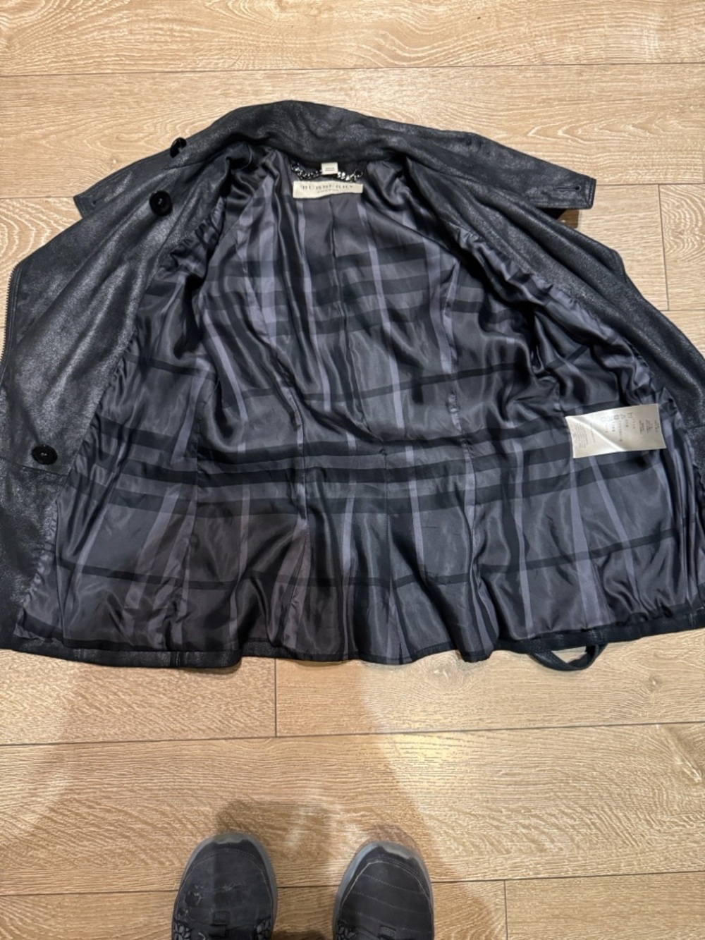 Burberry Black Leather Belted High-Collar Jacket - Picture 7 of 8